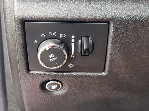 Used 2020 Jeep Grand Cherokee Limited image 21