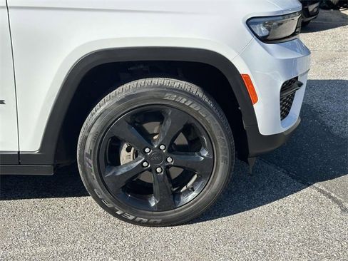 Certified 2023 Jeep Grand Cherokee Altitude image 10