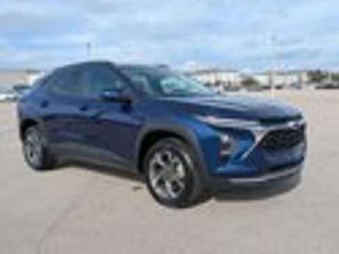 Used 2024 Chevrolet Trax LT w/ Driver Confidence Package image 35