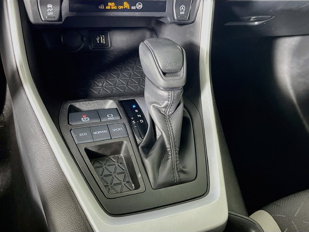 Used 2024 Toyota RAV4 XLE w/ Convenience Package FWD image 21