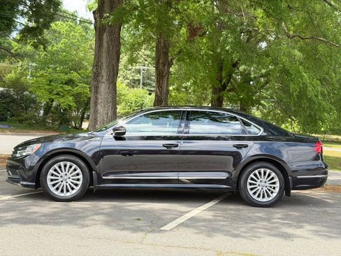 Used 2017 Volkswagen Passat 1.8T SE FWD image 3