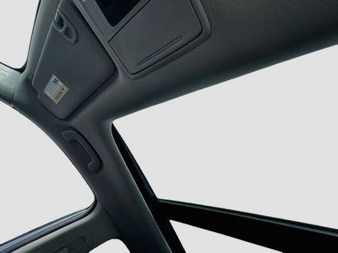 Used 2024 Honda Pilot Touring image 23