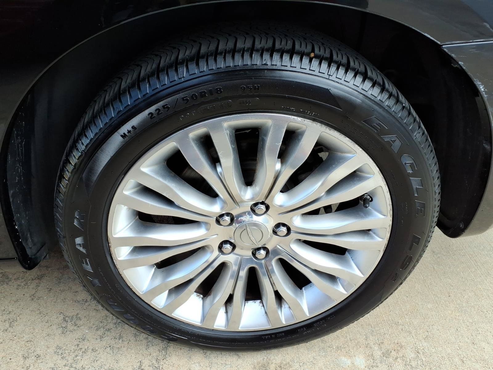 Used 2011 Chrysler 200 Limited FWD image 25