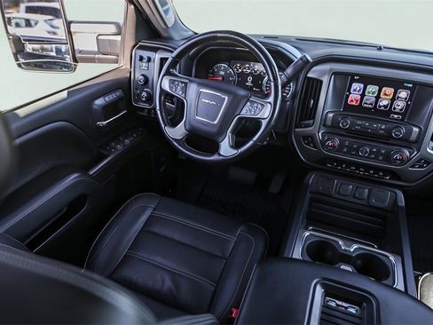 Used 2019 GMC Sierra 2500 Denali w/ Suspension Package, Off-Road image 29