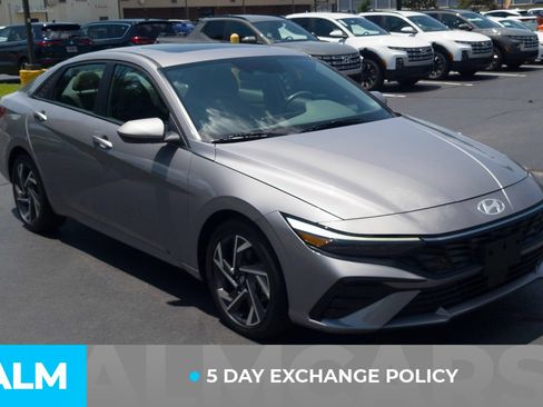 Certified 2025 Hyundai Elantra SEL FWD image 3