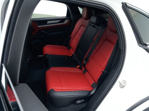 New 2026 Porsche Cayenne S image 32