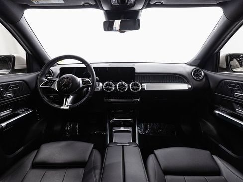 Certified 2025 Mercedes-Benz GLB 250 4MATIC image 21