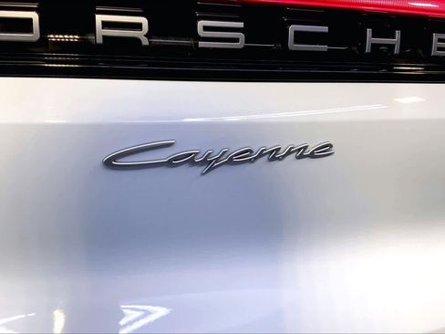 Used 2025 Porsche Cayenne image 35
