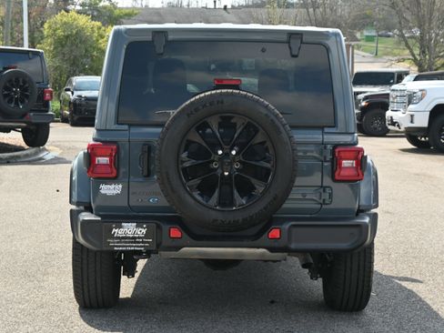 Used 2025 Jeep Wrangler Sahara w/ Safety Group image 12