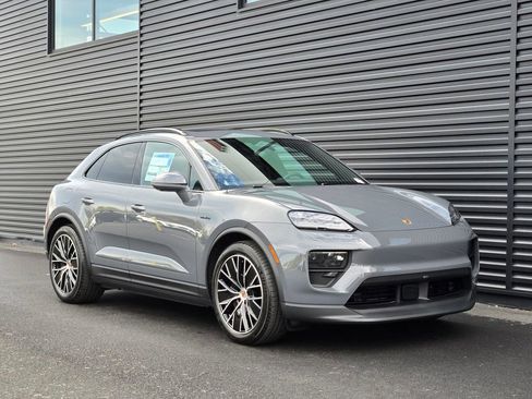 New 2026 Porsche Macan 4 Electric image 9
