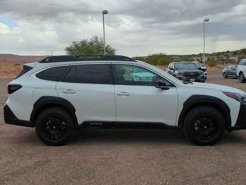 Used 2024 Subaru Outback Premium AWD/4WD image 2