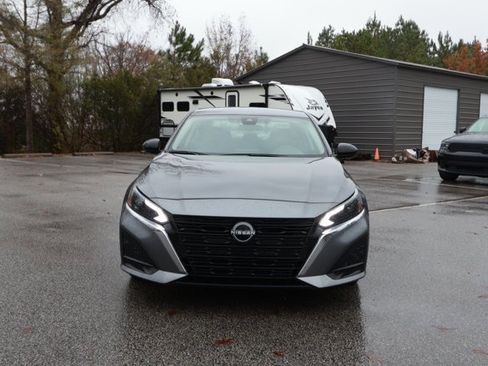 Used 2024 Nissan Altima 2.5 SV image 2