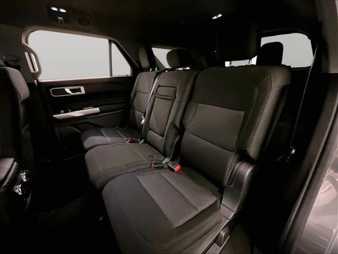 Used 2022 Ford Explorer XLT AWD/4WD image 25