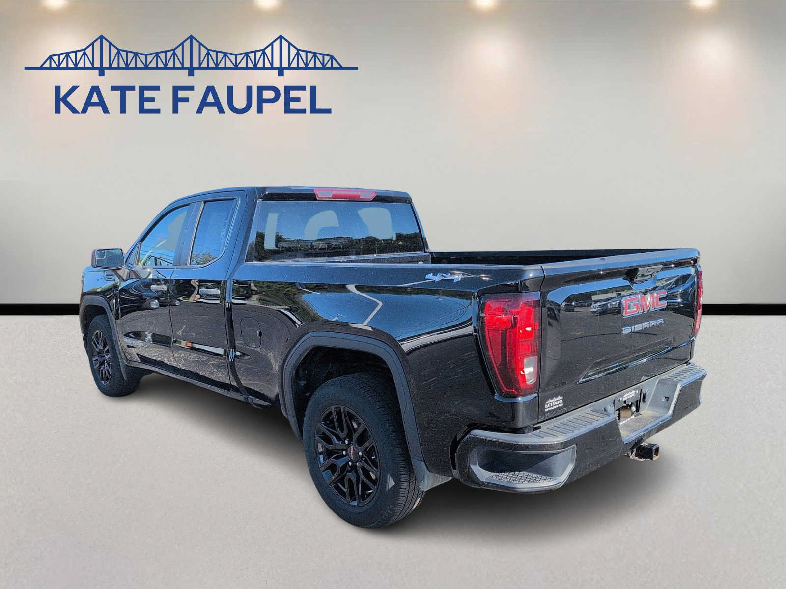 Used 2023 GMC Sierra 1500 Pro w/ Graphite Edition AWD/4WD image 5