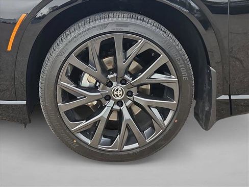 Used 2025 Toyota Crown Signia w/ Advanced Technology Package image 25