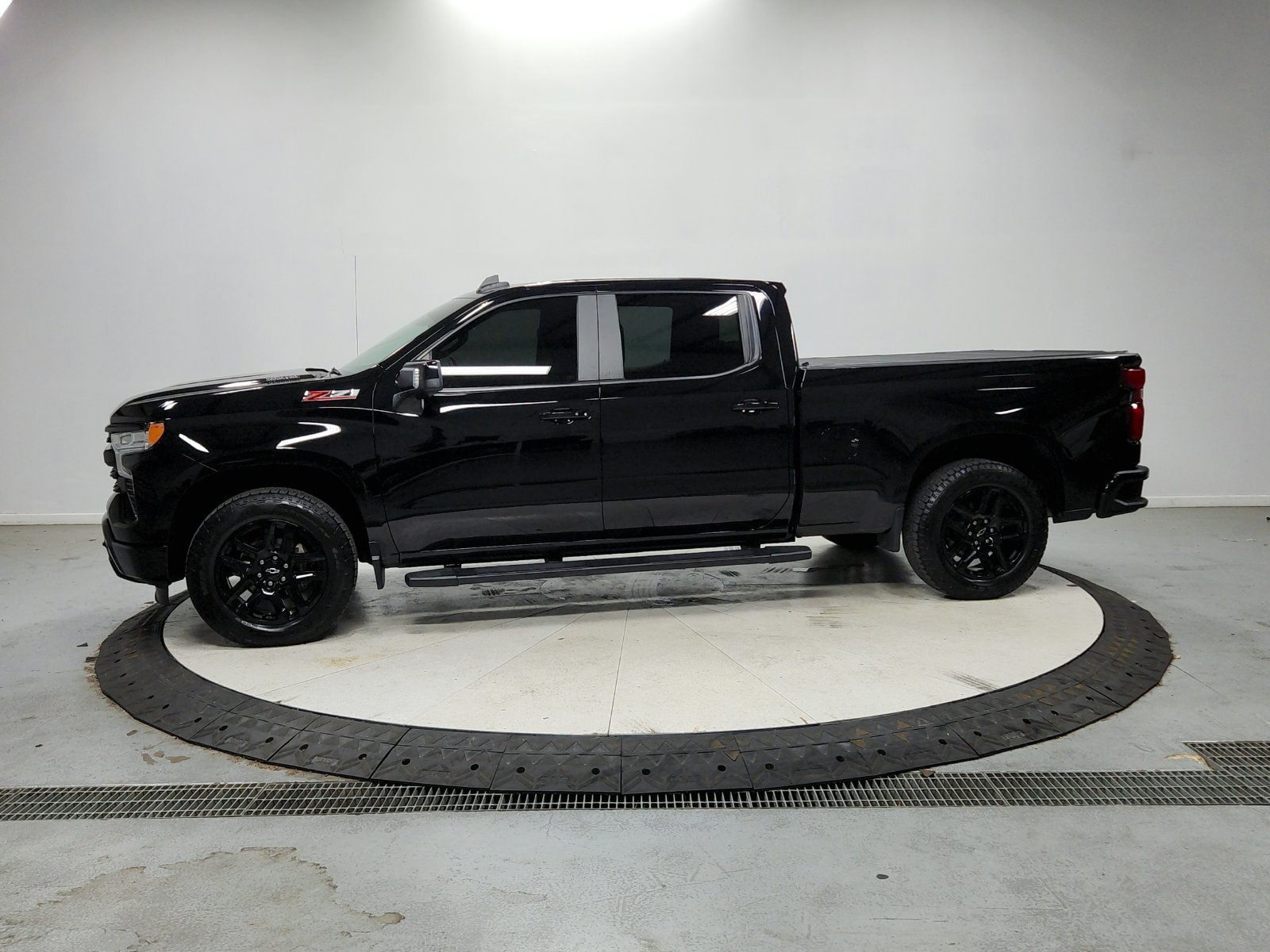 Used 2024 Chevrolet Silverado 1500 RST AWD/4WD image 5