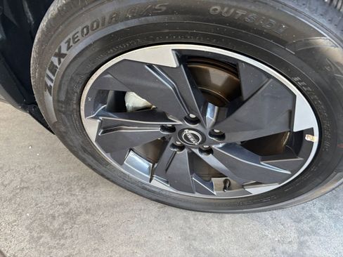 Used 2025 Nissan Rogue SV FWD image 32