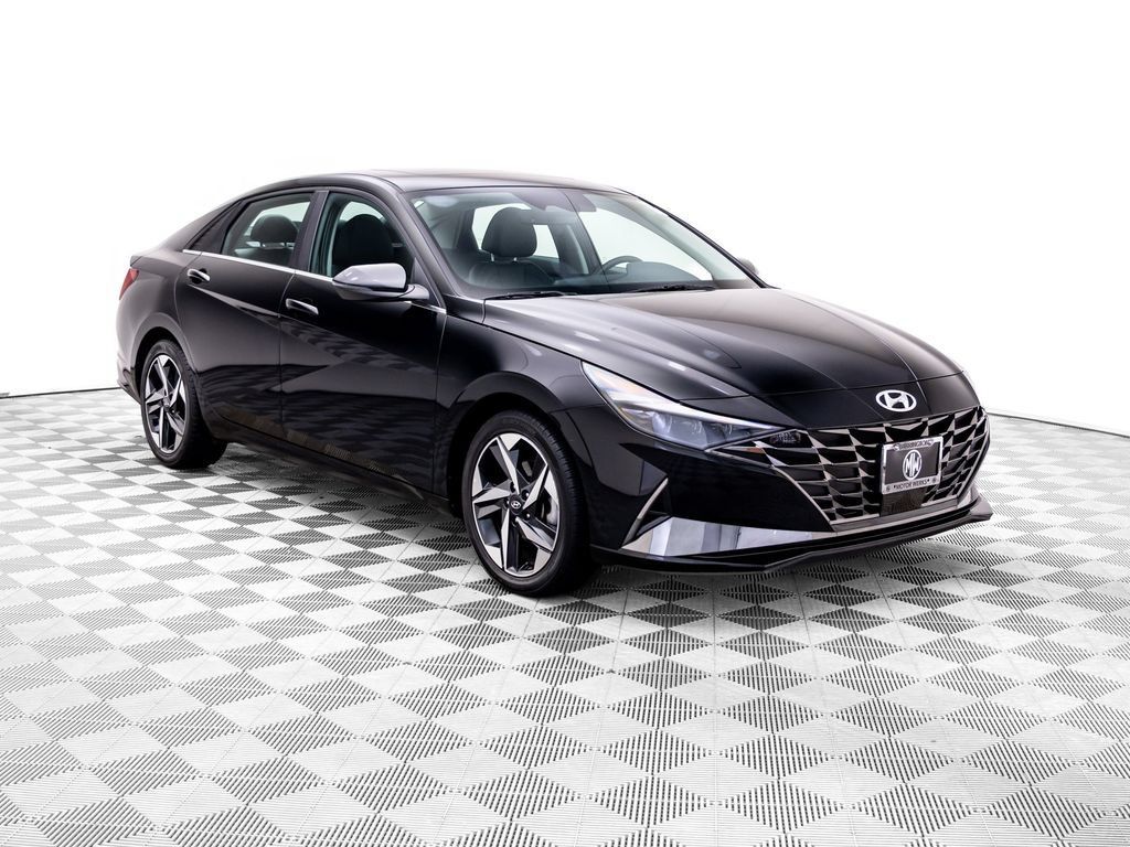 Used 2023 Hyundai Elantra Limited w/ Cargo Package FWD image 9