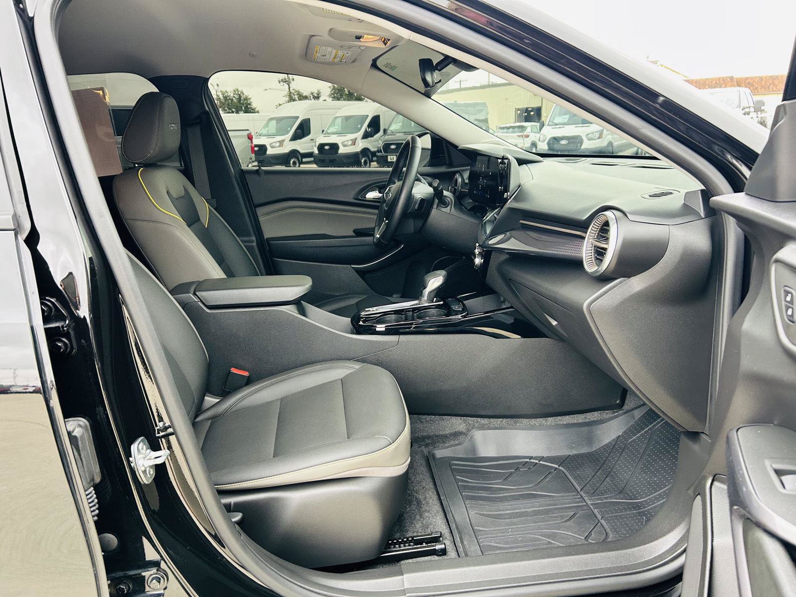 Used 2025 Chevrolet Trax ACTIV FWD image 29