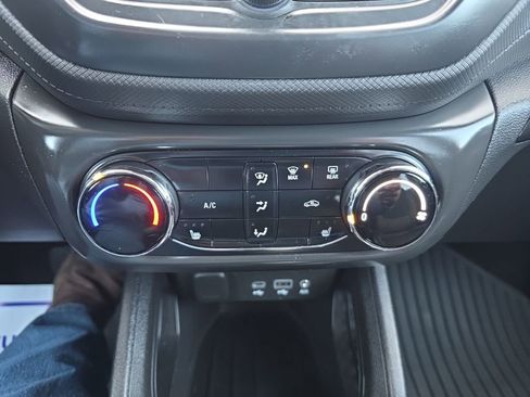Used 2022 Chevrolet TrailBlazer LT w/ LPO, Blackout Package FWD image 20