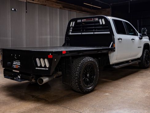 Used 2024 Chevrolet Silverado 2500 Custom w/ Custom Value Package image 9