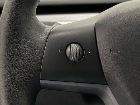 Used 2023 Tesla Model Y Long Range image 25