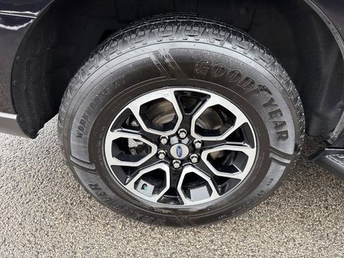 Used 2024 Ford Expedition XLT image 11