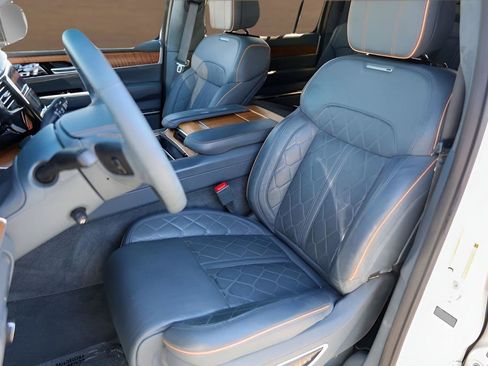 Used 2024 Jeep Grand Wagoneer Series III image 7