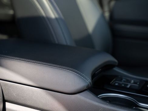 Used 2024 Honda Pilot Touring image 11