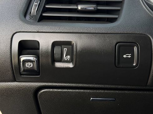 Used 2018 Chevrolet Impala LT FWD image 23