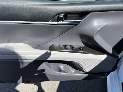 Used 2021 Toyota Camry LE FWD image 16