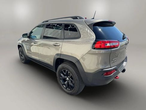 Used 2016 Jeep Cherokee Trailhawk w/ Comfort/Convenience Group AWD/4WD image 9