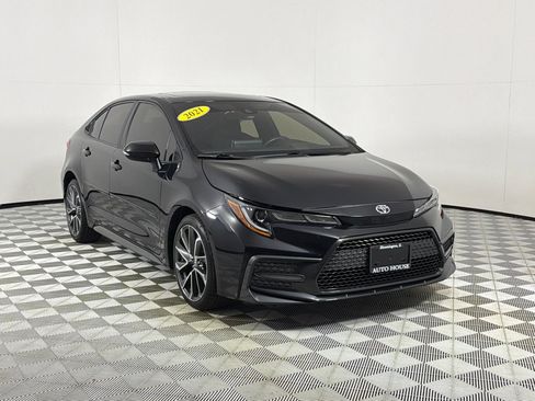 Used 2021 Toyota Corolla SE w/ SE Premium Package FWD image 3