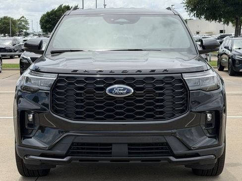 Used 2025 Ford Explorer ST-Line w/ ST-Line Street Pack AWD/4WD image 7