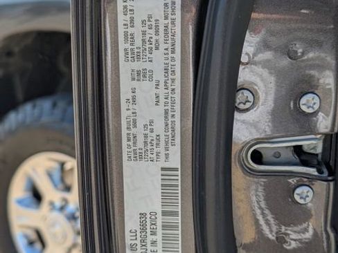 Used 2024 RAM 2500 Big Horn AWD/4WD image 25