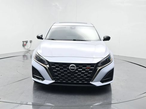 Used 2024 Nissan Altima 2.0 SR FWD image 19