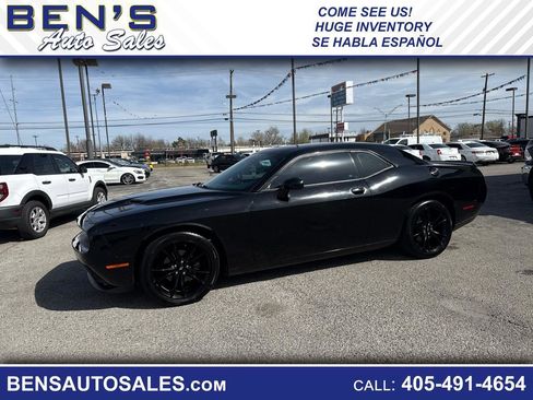 Used 2017 Dodge Challenger SXT w/ Blacktop Package image 1