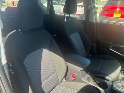 Used 2025 Kia Soul LX w/ LX Technology Package FWD image 31