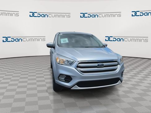 Used 2019 Ford Escape SE FWD image 3