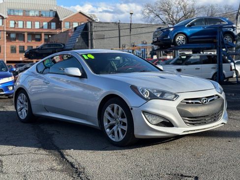 Used 2014 Hyundai Genesis 2.0T image 3