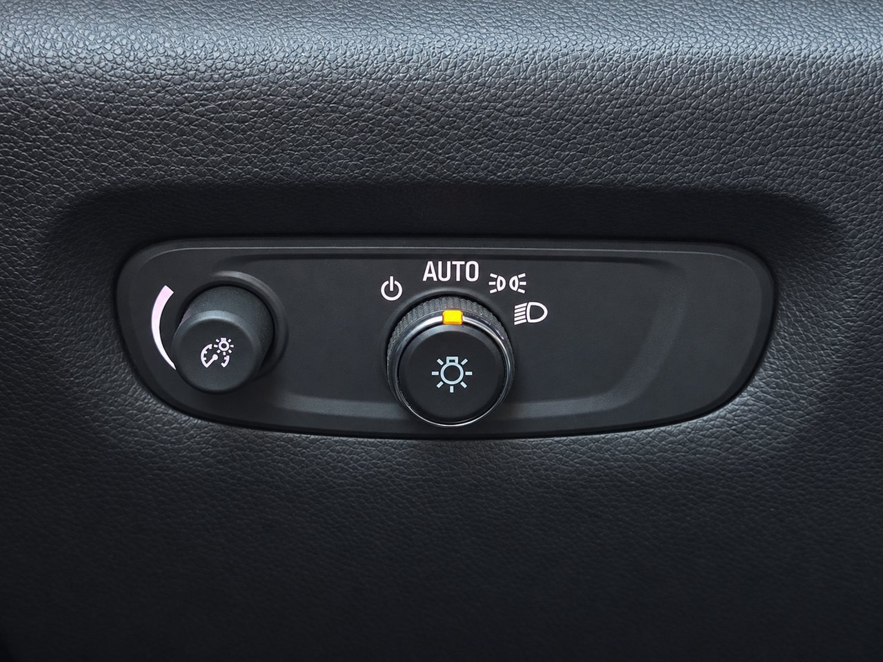 Certified 2021 Chevrolet Traverse LS FWD image 21