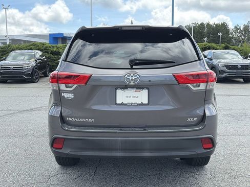 Used 2019 Toyota Highlander XLE FWD image 5