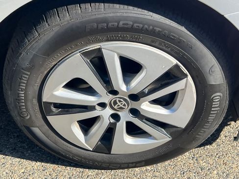 Used 2017 Toyota Prius Two w/ Prius Two Safety Plus Package FWD image 15