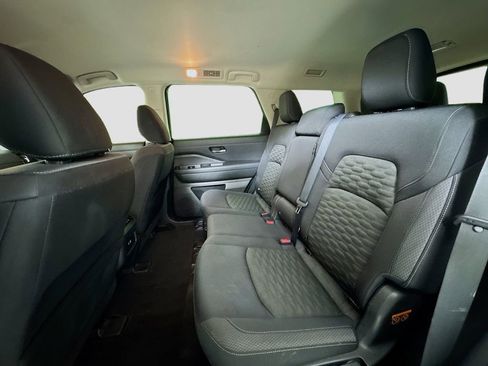 Used 2022 Nissan Pathfinder SV image 17