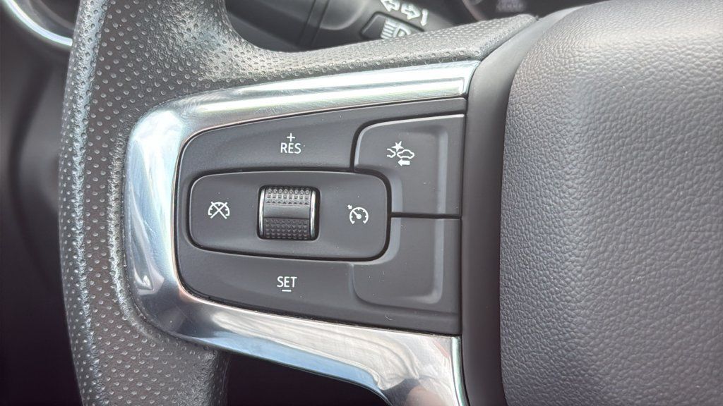 Used 2025 Chevrolet Blazer LT FWD image 22