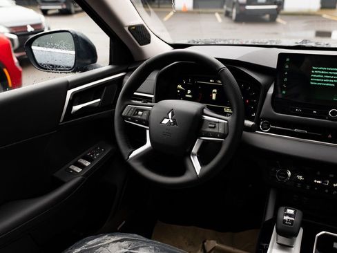 New 2026 Mitsubishi Outlander SE AWD/4WD image 9