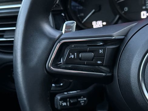 Certified 2025 Porsche Macan image 27