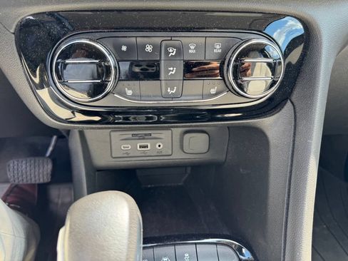 Used 2021 Buick Encore GX Select w/ Advanced Technology Package AWD/4WD image 42