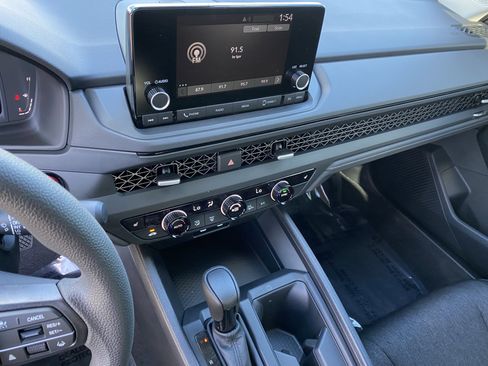 Used 2025 Honda Accord SE image 19