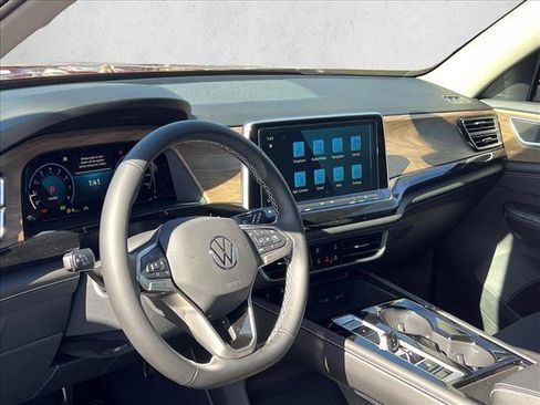 Used 2025 Volkswagen Atlas SE image 10